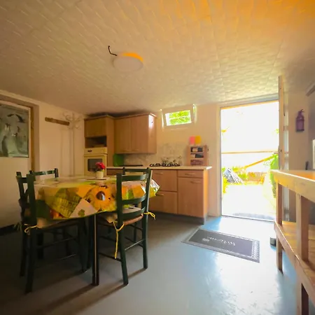 En Rez De Jardin Δωμάτια σε οικογενειακή κατοικία *